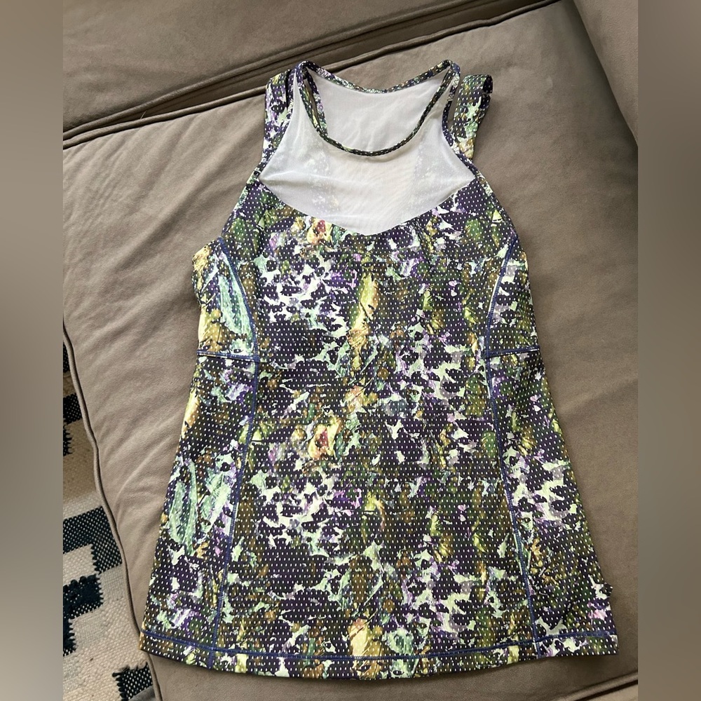 Lululemon top with mesh and built in bra 4